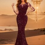 Femme portant une robe boredaux longue et brillante.