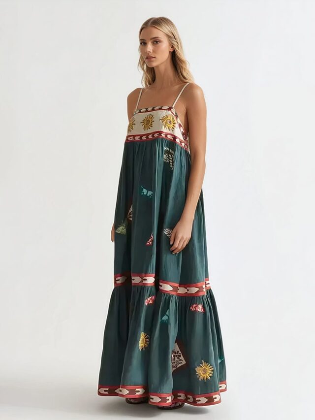 Photo d'une femme portant une robe verte longue à motif ethnique.