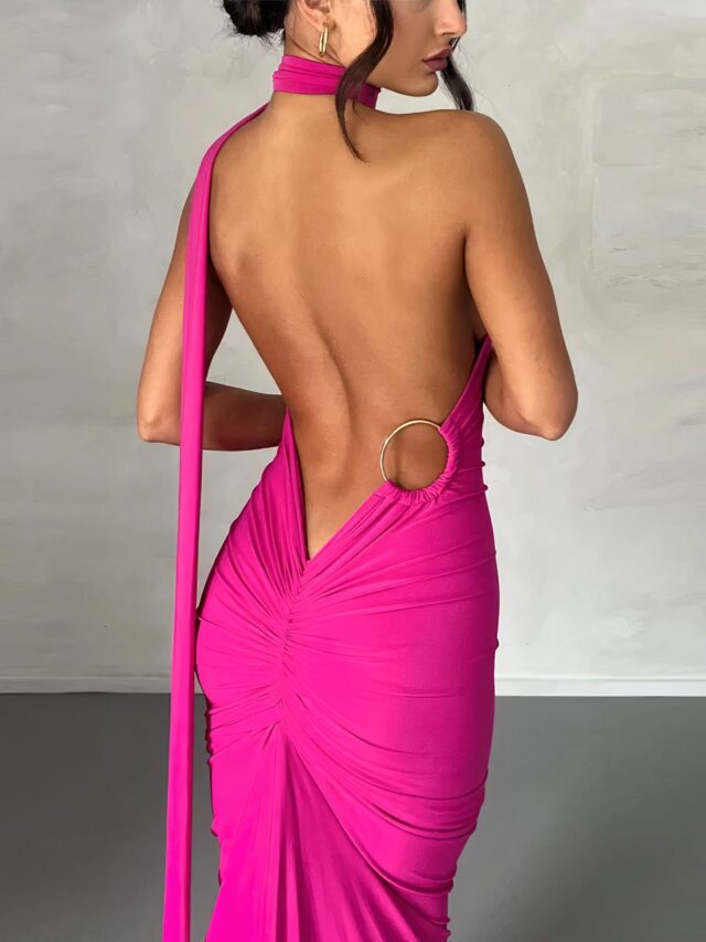 Robe dos-nu à anneau