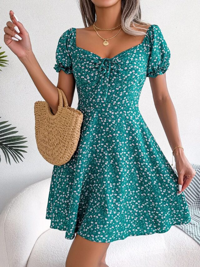Robe fleurie à manches courtes bouffantes
