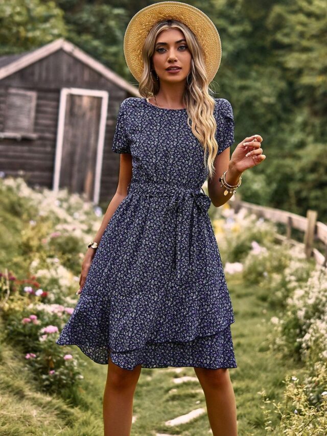 Robe fleurie ceinturée à manches courtes