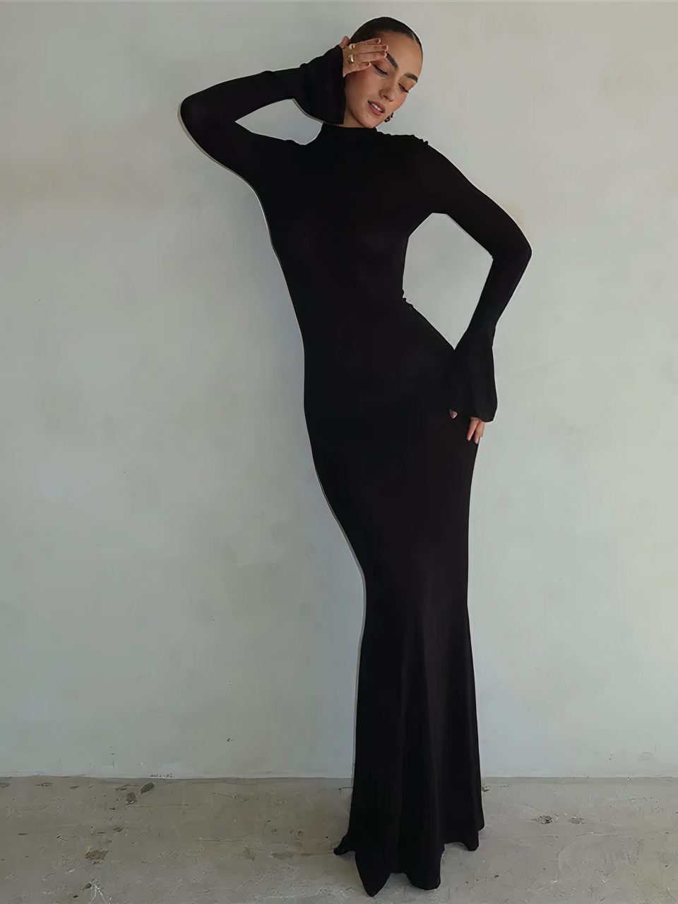 Robe longue dos-nu rond manches longues �?� Robe chic