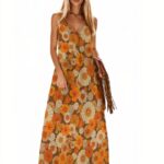 Photo d'une robe orange style années 70 portée par une jeune femme blonde sur un fond blanc