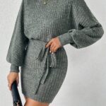 Robe moulante grise avec ceinture