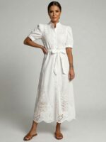 Photo studio d'une femme portant une robe popeline blanche brodée avec un col chemise