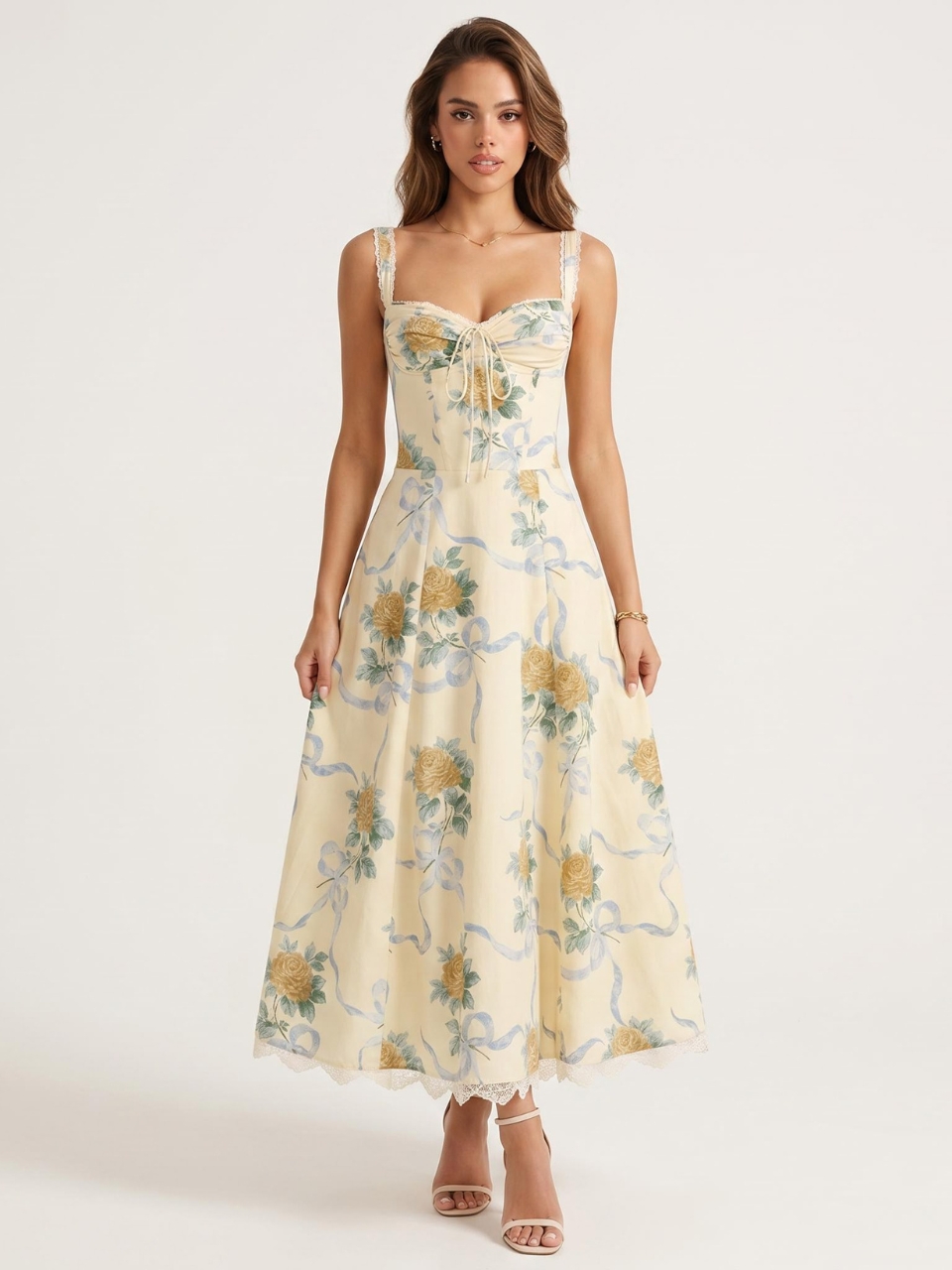 Photo studio d'une femme portant une robe en popeline jaune à motif fleuri romantique