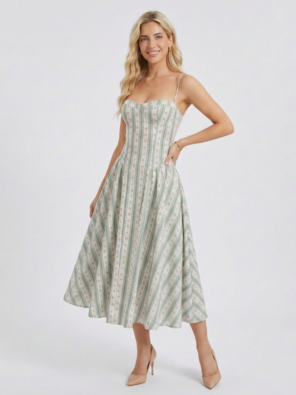 Photo studio d'une femme portant une robe popeline élégante à motif rayé fleuri et avec la jupe evasée